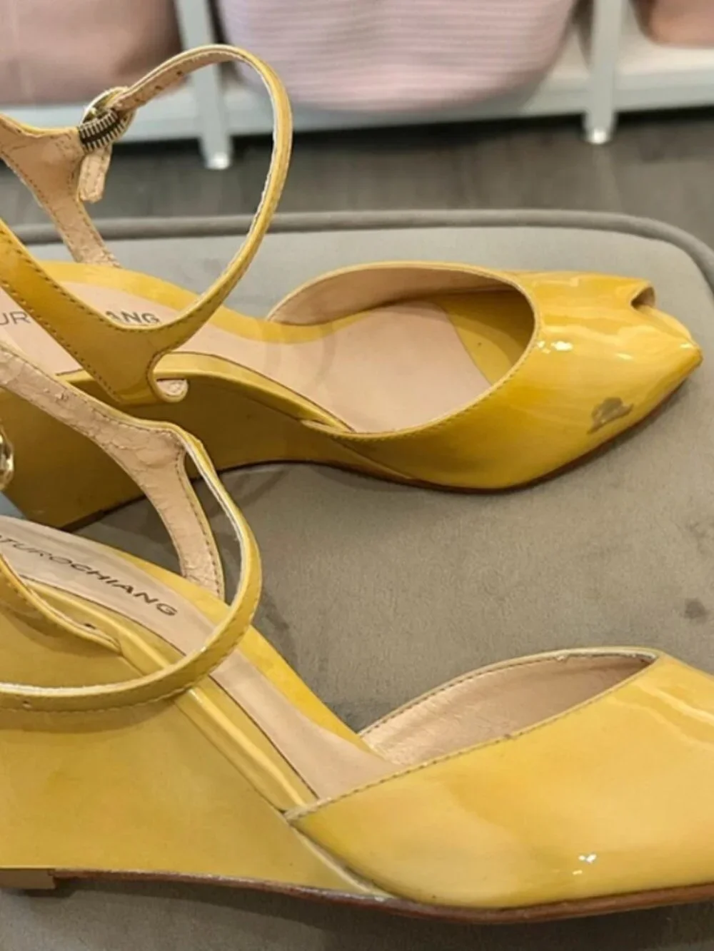 Mustard shoe
